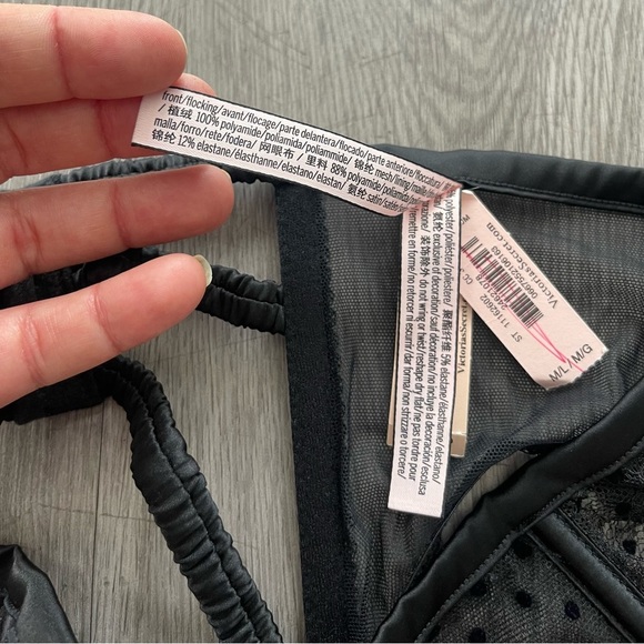 NWT Victoria’s Secret garter belt - Picture 3 of 4